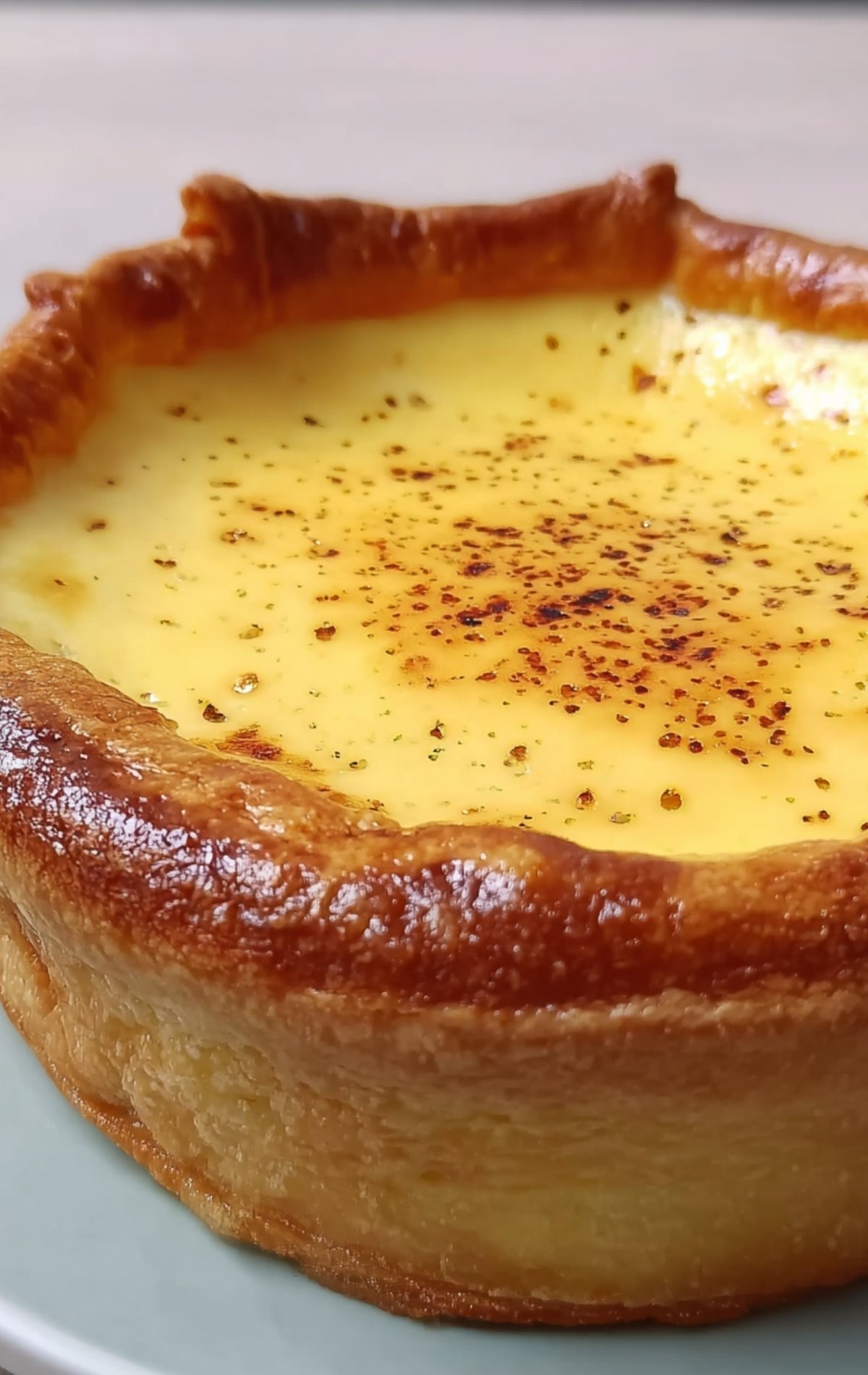 Fion gâteau traditionnel, dessert de Vendée sur assiette