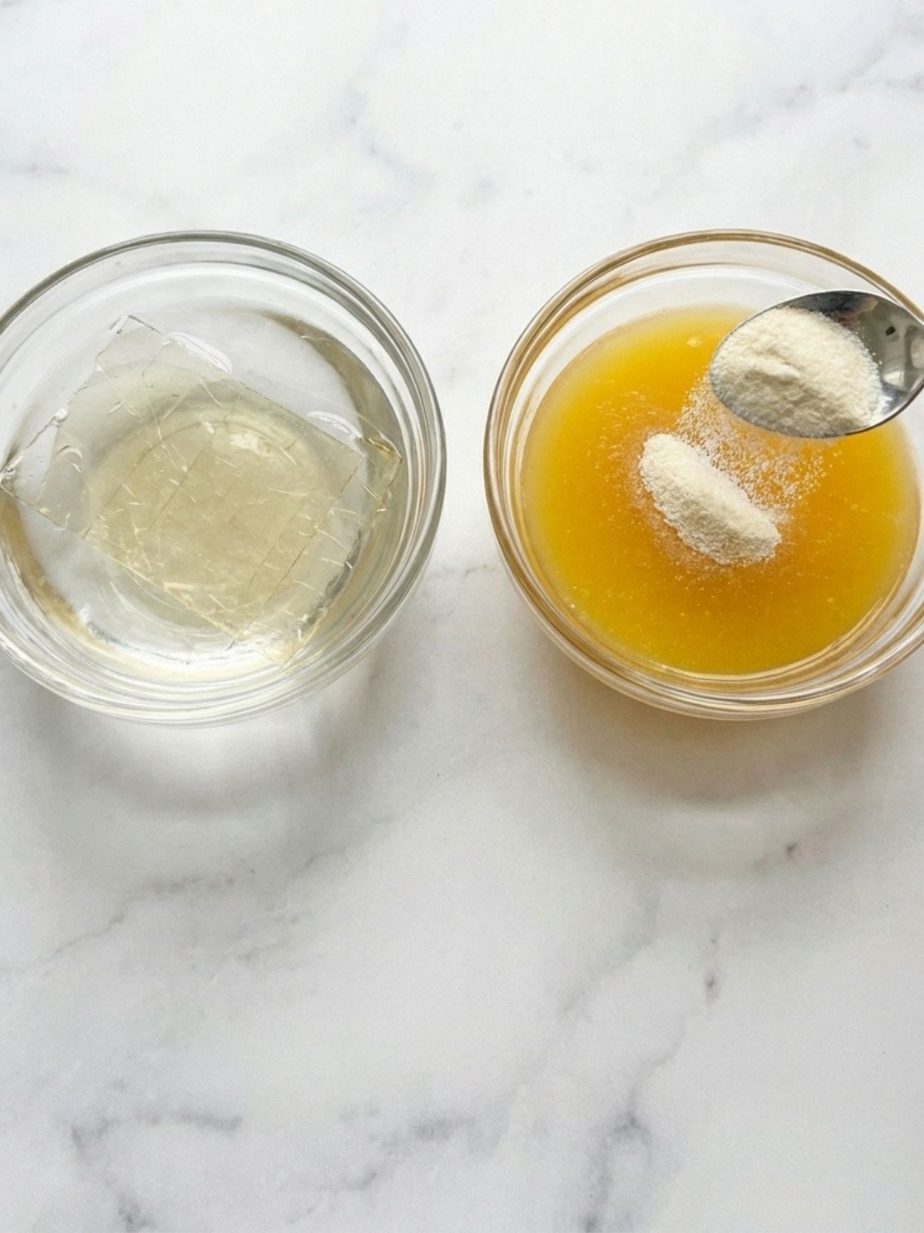 Préparation de la recette bonbon gelatine maison avec ajout de gélatine en poudre.