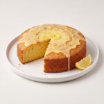 Gâteau au skyr et citron avec glaçage.