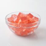 recette gelée rose pour maigrir en cubes dans un bol en verre